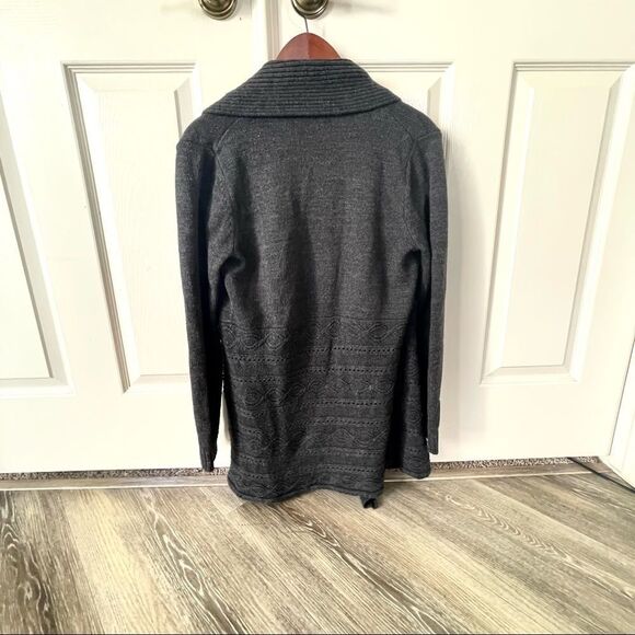 Cable & Gauge grey front buckle cardigan sweater - Picture 3 of 10